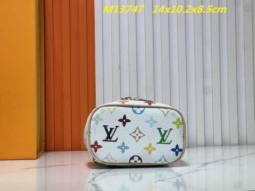 AAA--L...V... Makeup bag 1043
