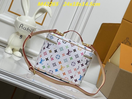 AAA--L...V... Makeup bag 1062