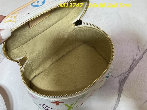 AAA--L...V... Makeup bag 1041