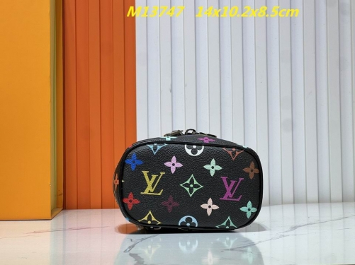 AAA--L...V... Makeup bag 1038