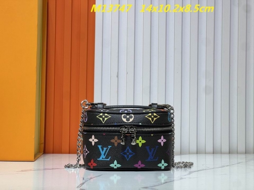 AAA--L...V... Makeup bag 1040