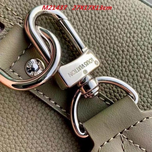 AAA--L...V... Travel bags 1772