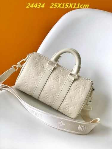 AAA--L...V... Travel bags 1749