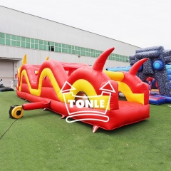 Hindernisparcours und Rutsche „Roter Drache“