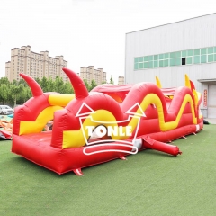 Hindernisparcours und Rutsche „Roter Drache“