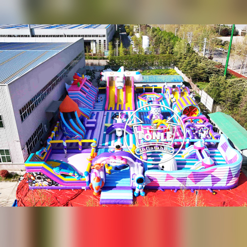 Grand parc gonflable commercial à thème — Parc gonflable pour enfants et événements