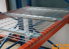 Wire Decking in Warehouse Racking Systems
