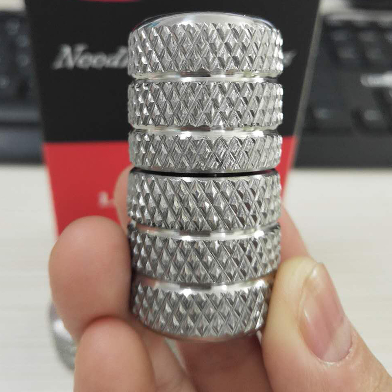 Self-locking stainless steel grip