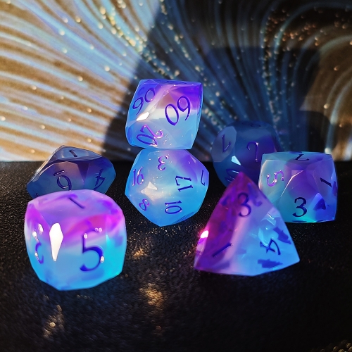 Multifaceted Sharp Edge Dice