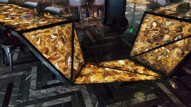 Luxury Villa interior translucent agate light brown Wall Decor Backlit Agate Slab Feature Wall
