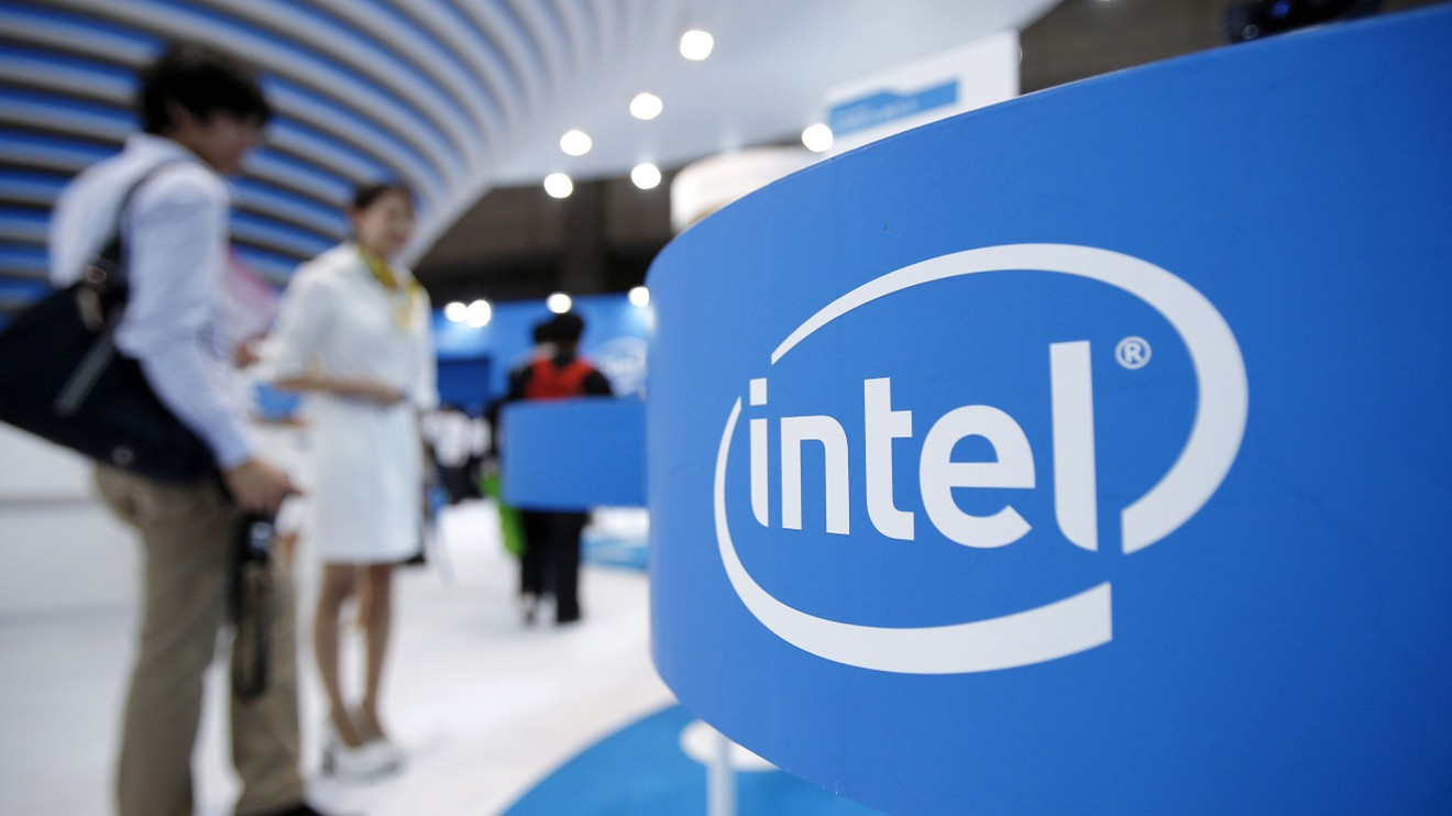 Intel freezes hiring in PC chip unit for at least 2 weeks