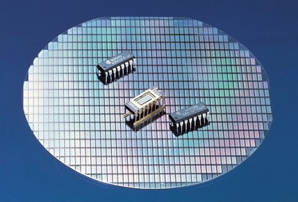 Samsung and SK Hynix plan to buy fewer silicon wafers as chip profits slump