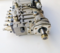小松S6D125-2 发动机燃油泵总成6151-72-1181