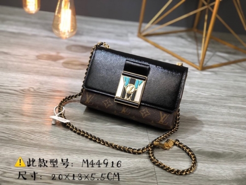 No.153 LV Pochette Thelma bag M44916  20×13×5.5cm