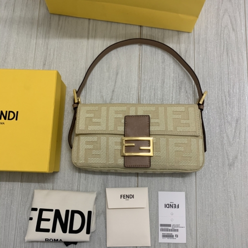 No.30104 Fendi VINTAGE 7701 26*15*4cm