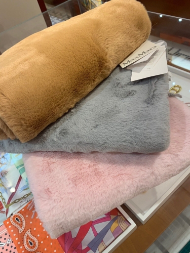 No.90174 Scarves and shawls 2021  MaxMara  28*190cm  Imports of artificial fur and cashmere