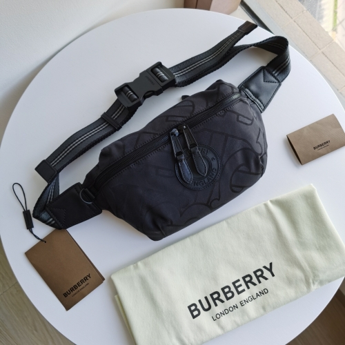 No.51067 BURBERRY 31* 7.5 *16cm  Tarpaulin, printed fabric,