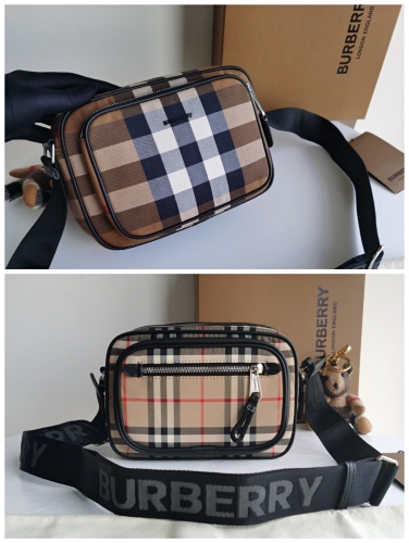 No.51085 BURBERRY  22.5 x 8.2 x 14.5cm  Canvas checkered camera bag