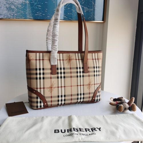 No.51135 BURBERRY  34*13*24cm A vintage tote bag! The handbag, the Middle Ages special war horse lattice matches the first layer calfskin