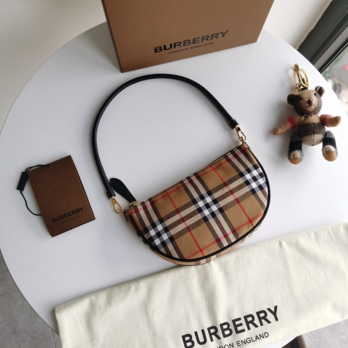 No.51133 BURBERRY  21 x 4 x 12cm  Vintage plaid cotton and leather underarms