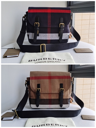 No.51141 BURBERRY  1722  27-23-11cm Man’s linen postman bag