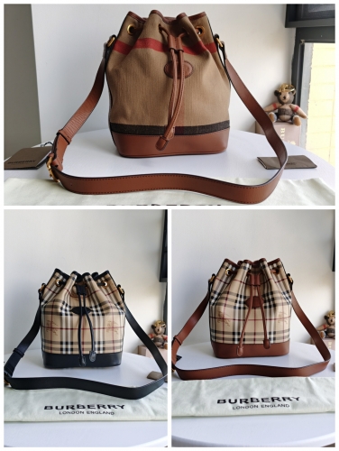 No.51150 BURBERRY 22×15×27cm Medieval battle toilet bag