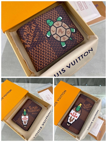 No. 51394 N60391 8.0 x 11.0 x 1.0 cm  Pocket wallet  N60396 11.5 x 9.0 x 1.5 cm Multiple wallet   N60393 10.0 x 19.0 x 2.0 cm  Brazza wallet