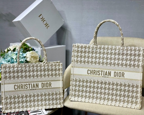 No. 52248   M1286  36.5 *28*17.5cm   41.5*38*18cm  Dio. R Book Tote platinum collection, golden bird check