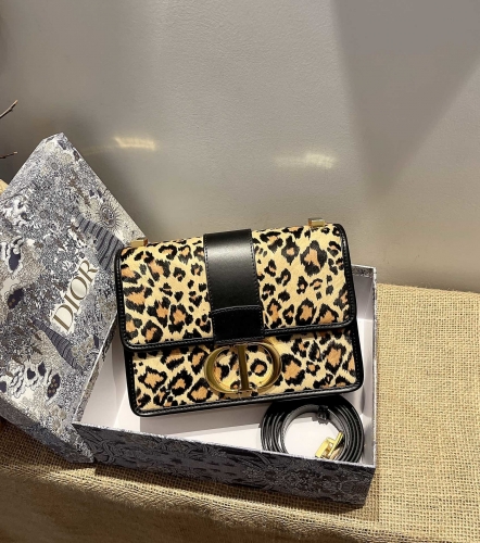 No.52350  9203  24*17*8cm   9288  18×12×5cm Montaigne bag, leopard print