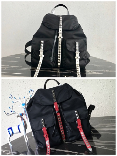 No.52519  1BZ811  30X14.5X34 cm  Rivet backpack, imported waterproof canvas + cowhide  Catwalk