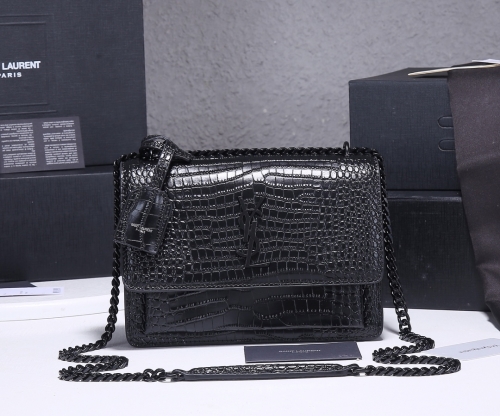 No.52638  1737 22*16*8cm  Crocodile chain bag