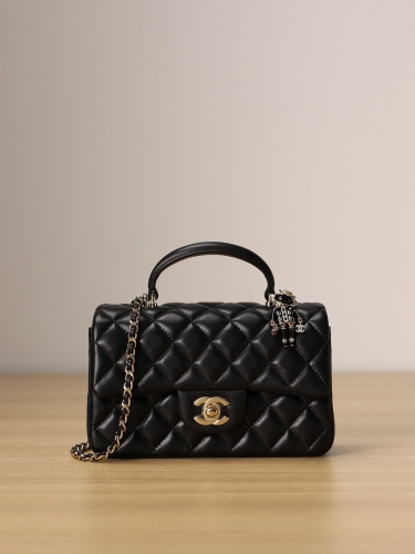 No.53372  13 x 20 x 7cm.  Chanel little lion pendant CF handle handle portable messenger bag, black sheepskin, original, ZP