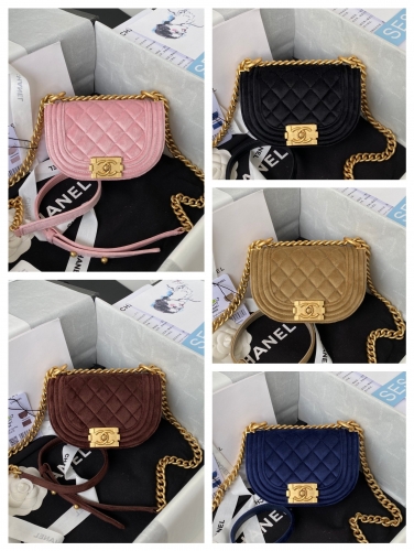 No.53555    AS3315    15*9.5*4.5cm    AS3350   18*12.5*6cm  22A  Coco beach velvet saddle bag