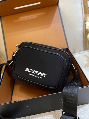No.53607 21*15cm Burberry camera bag