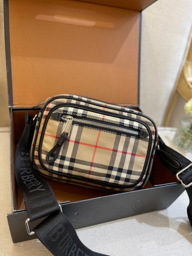 No.53606   21*15cm   Burberry camera bag