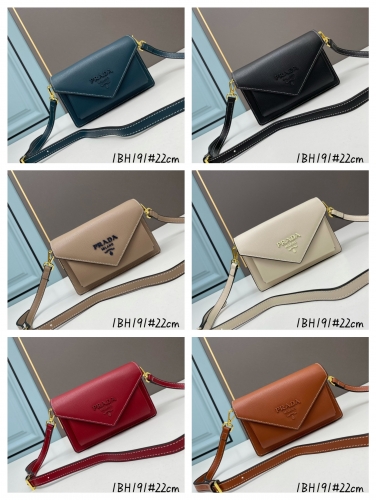 No.53584     1BH191    22*15*6cm   Crossbody bag, soft deer grain leather, nylon and soft sheep leather lining