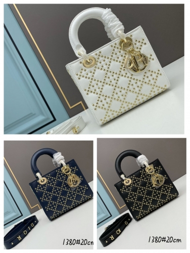 No.53581    1380   20*16.5*8cm   Five grid frosted new three-dimensional Lingge cow leather clamshell handbag