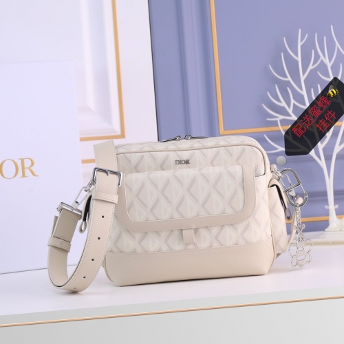 No.53655   1ESME077CDP_H110     26*21*8cm   Dior Hit the Road messenger bag, natural canvas, CD Diamond pattern