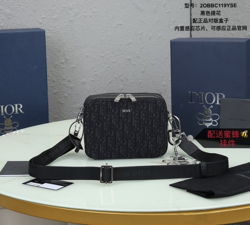 No.53688   2OBBC119YSE   17*12.5*6cm   Dior men's OBLIQUE design handbag/messenger bag, black jacquard