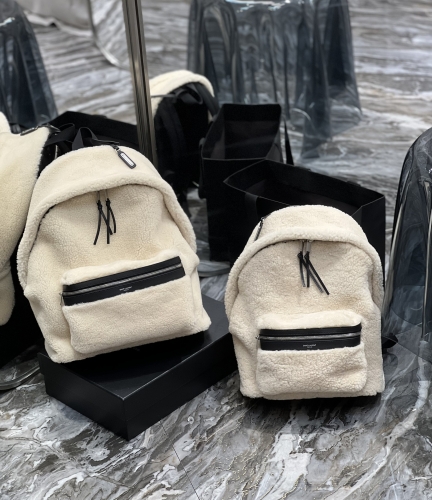 No.54077   534967   26*35*16cm     326865   30*38*17cm  Lamb hair backpack, imported Italian lamb hair,