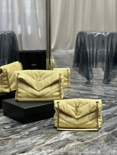 No.54062  577476   29*17*11cm    577475-1  35*23*13.5cm  Quilted lambskin bag, 100% lambskin, light yellow with gold buckle