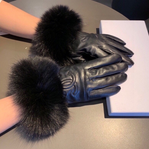 No. 90523   CHANEL size M L   Fox wool ball sheep skin touch screen gloves