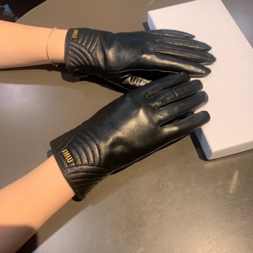 No. 90507  MIU MIU   size M L Sheepskin touch screen gloves