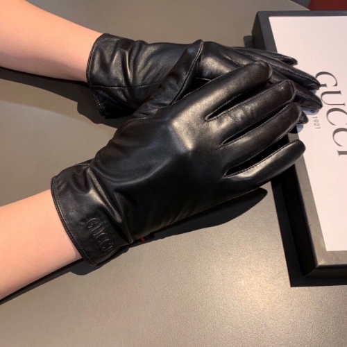 No. 90509   Gucci   size M L  Sheepskin touch screen gloves for lovers