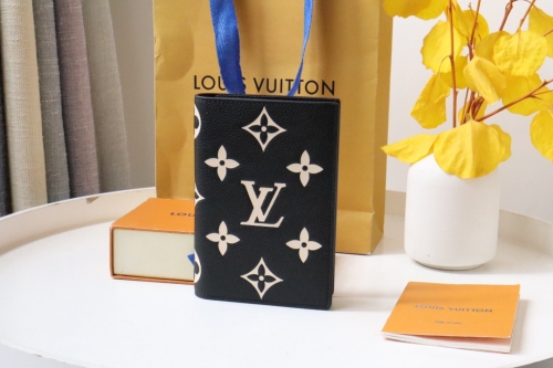 No.54291   M62089   10*14*2.5cm   Silk screen black passport clip, grain calf leather lining