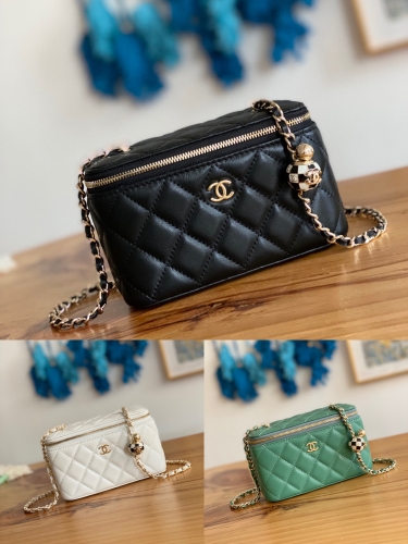 No.54746   81242   17cm 2022 counter synchronizes the latest version of Wallet on chain, lipstick bag, small golden ball chain