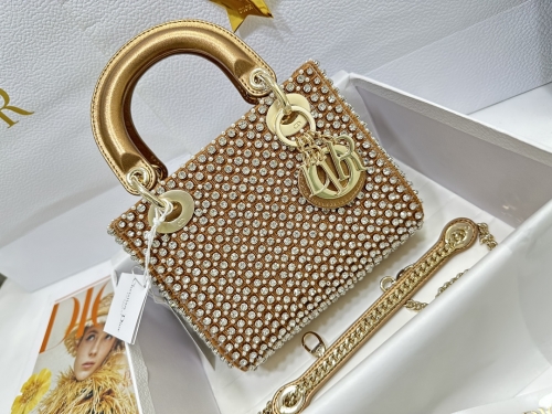 No.54927    M0505    17*15*7cm  Lady Dior's three-piece embroidery is full of diamonds and gold, r The top imported original cowhide South African dia