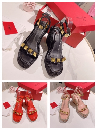 No.62791 Valentino size：36-41   Riveted wedge heel sandals