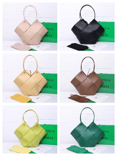 No.54941   6006   17*48*34*12cm  The new model of Tote bag counter is synchronized, and imported A-grade cloud cowhide knitting