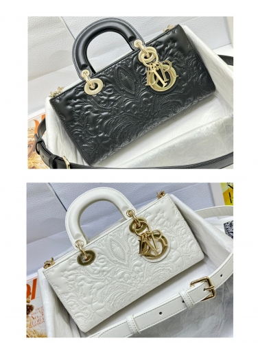 No.54999    M0540    26*13.5*5cm  Top imported sheepskin original factory embroidered princess bag